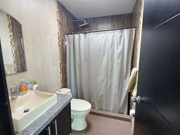 SE VENDE CASA DE DOS PLANTAS EN URBANIZACIÓN SAN RAFAEL, VALLE DE LOS CHILLOS – RUMIÑAHUI – PICHINCHA - ECUADOR