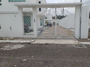 SE VENDE CASA DE DOS PLANTAS EN URBANIZACIÓN SAN RAFAEL, VALLE DE LOS CHILLOS – RUMIÑAHUI – PICHINCHA - ECUADOR