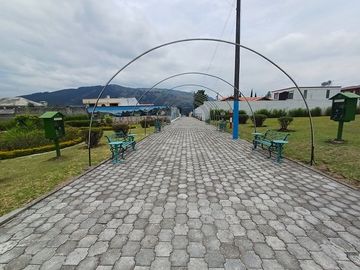 SE VENDE CASA DE DOS PLANTAS EN URBANIZACIÓN SAN RAFAEL, VALLE DE LOS CHILLOS – RUMIÑAHUI – PICHINCHA - ECUADOR