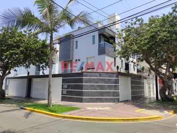 Venta de casa en San Isidro cerca al mar - cuatro niveles con ascensor y sauna - Orrantia Del Mar - Precio Negociable.