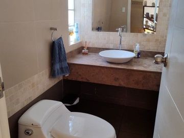 Venta de casa en San Isidro cerca al mar - cuatro niveles con ascensor y sauna - Orrantia Del Mar - Precio Negociable.