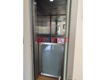 Venta de casa en San Isidro cerca al mar - cuatro niveles con ascensor y sauna - Orrantia Del Mar - Precio Negociable.