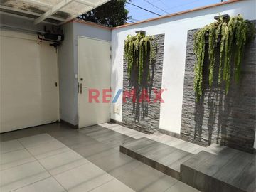 Venta de casa en San Isidro cerca al mar - cuatro niveles con ascensor y sauna - Orrantia Del Mar - Precio Negociable.