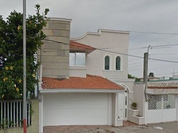 VENTA DE CASA EN CALLE IGNACIO DE LA LLAVE SALVADOR DIAZ MIRON VERACRUZ
