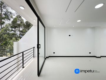 En venta casa a estrenar de dos plantas más subsuelo y terraza