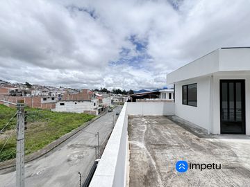 En venta casa a estrenar de dos plantas más subsuelo y terraza