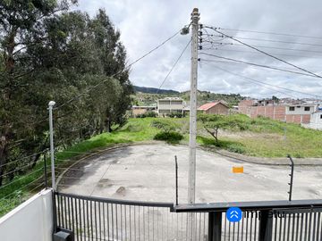 En venta casa a estrenar de dos plantas más subsuelo y terraza