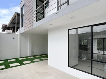 En venta casa a estrenar de dos plantas más subsuelo y terraza