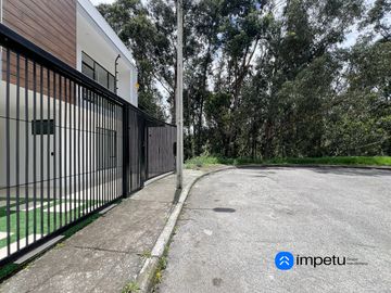 En venta casa a estrenar de dos plantas más subsuelo y terraza