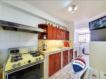 Alquiler De Departamento Semi Amoblado - 2 Hab. - En San Isidro - Precio Incluye Mantenimiento Y Agua.