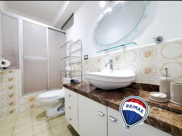 Alquiler De Departamento Semi Amoblado - 2 Hab. - En San Isidro - Precio Incluye Mantenimiento Y Agua.