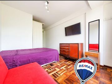 Alquiler De Departamento Semi Amoblado - 2 Hab. - En San Isidro - Precio Incluye Mantenimiento Y Agua.