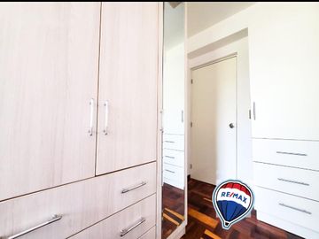 Alquiler De Departamento Semi Amoblado - 2 Hab. - En San Isidro - Precio Incluye Mantenimiento Y Agua.