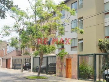 Departamento En Venta En Valle Hermoso En El Distrito De Santiago De Surco.