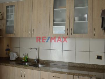 Departamento En Venta En Valle Hermoso En El Distrito De Santiago De Surco.