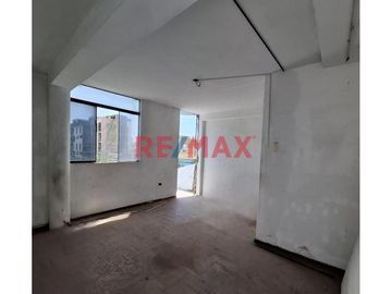 Venta De Duplex En Ocasion Para Remodelar Urb. California 220 M2 143,000 Dolares