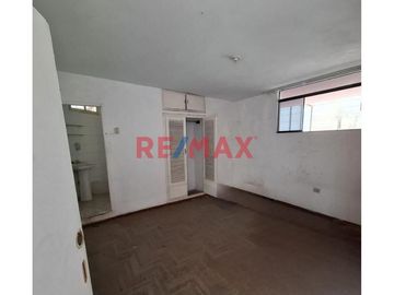 Venta De Duplex En Ocasion Para Remodelar Urb. California 220 M2 143,000 Dolares