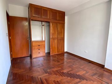Alquilo Departamento En Zona Exclusiva De San Isidro - 3 Habitaciones - Negociable.