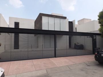 Excelente Casa en Calle Muy Segura, 6a sección.
