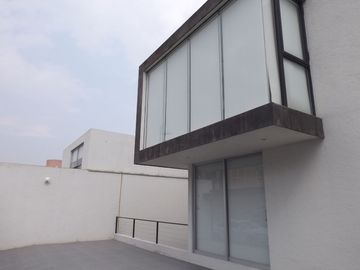 Excelente Casa en Calle Muy Segura, 6a sección.