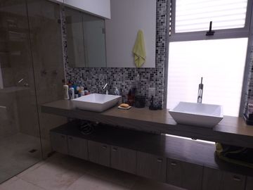 Excelente Casa en Calle Muy Segura, 6a sección.