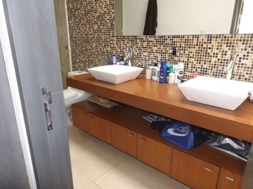Excelente Casa en Calle Muy Segura, 6a sección.