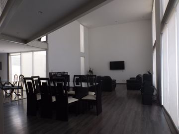 Excelente Casa en Calle Muy Segura, 6a sección.