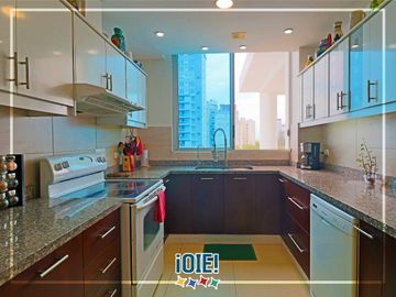 En venta: Dpto. en primera línea al Mar, Edificio Las Olas, Manta