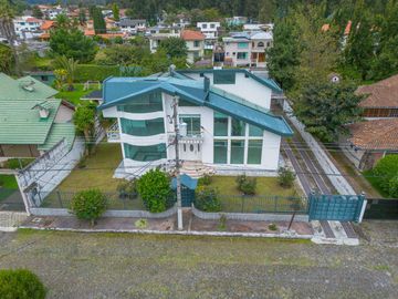 EN VENTA CASA EN SANGOLQUI 6HAB. /CLUB LOS CHILLOS
