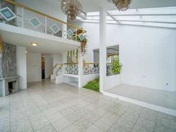 EN VENTA CASA EN SANGOLQUI 6HAB. /CLUB LOS CHILLOS