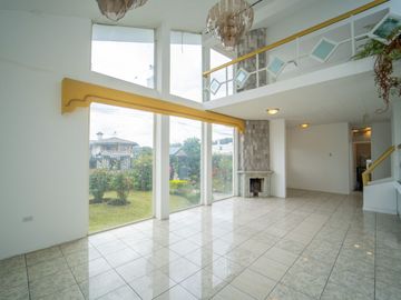 EN VENTA CASA EN SANGOLQUI 6HAB. /CLUB LOS CHILLOS