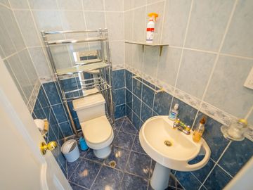 EN VENTA CASA EN SANGOLQUI 6HAB. /CLUB LOS CHILLOS
