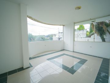 EN VENTA CASA EN SANGOLQUI 6HAB. /CLUB LOS CHILLOS