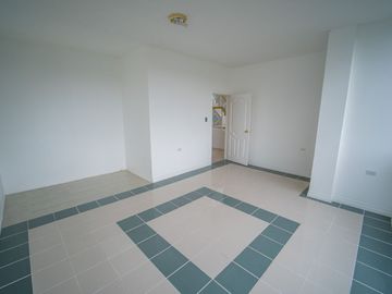 EN VENTA CASA EN SANGOLQUI 6HAB. /CLUB LOS CHILLOS