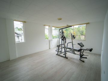 EN VENTA CASA EN SANGOLQUI 6HAB. /CLUB LOS CHILLOS