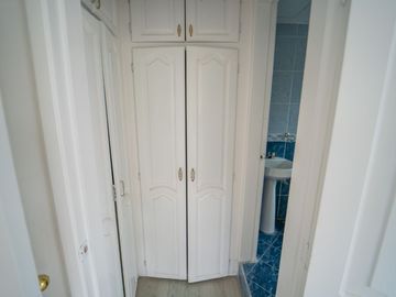 EN VENTA CASA EN SANGOLQUI 6HAB. /CLUB LOS CHILLOS