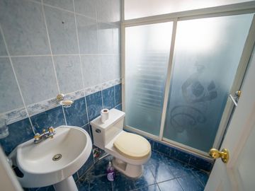 EN VENTA CASA EN SANGOLQUI 6HAB. /CLUB LOS CHILLOS