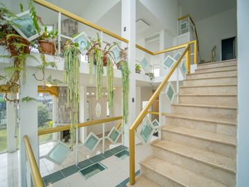 EN VENTA CASA EN SANGOLQUI 6HAB. /CLUB LOS CHILLOS