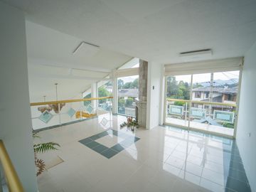 EN VENTA CASA EN SANGOLQUI 6HAB. /CLUB LOS CHILLOS