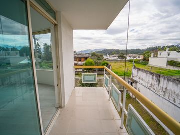 EN VENTA CASA EN SANGOLQUI 6HAB. /CLUB LOS CHILLOS