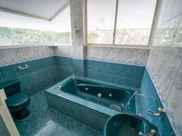 EN VENTA CASA EN SANGOLQUI 6HAB. /CLUB LOS CHILLOS
