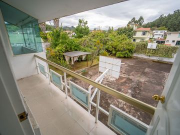 EN VENTA CASA EN SANGOLQUI 6HAB. /CLUB LOS CHILLOS
