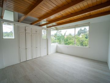 EN VENTA CASA EN SANGOLQUI 6HAB. /CLUB LOS CHILLOS