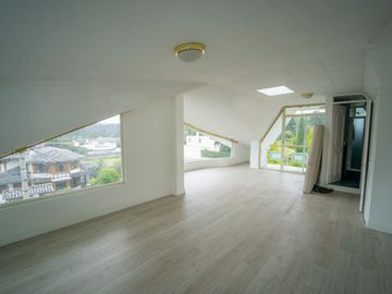EN VENTA CASA EN SANGOLQUI 6HAB. /CLUB LOS CHILLOS
