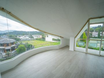 EN VENTA CASA EN SANGOLQUI 6HAB. /CLUB LOS CHILLOS