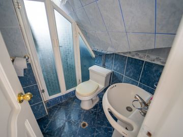 EN VENTA CASA EN SANGOLQUI 6HAB. /CLUB LOS CHILLOS