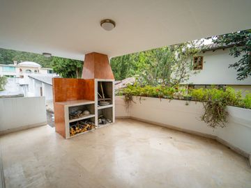 EN VENTA CASA EN SANGOLQUI 6HAB. /CLUB LOS CHILLOS
