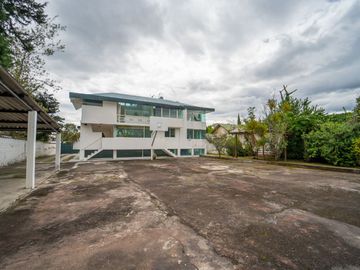 EN VENTA CASA EN SANGOLQUI 6HAB. /CLUB LOS CHILLOS