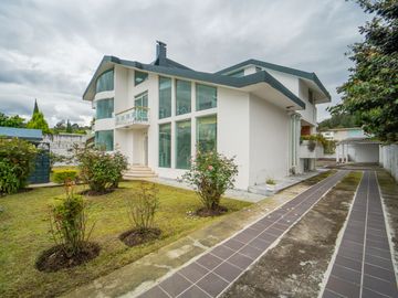 EN VENTA CASA EN SANGOLQUI 6HAB. /CLUB LOS CHILLOS
