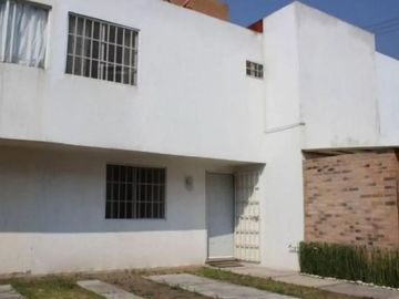 HERMOSA CASA EN VENTA EN FRACCIONAMIENTO ZAYOLAN
